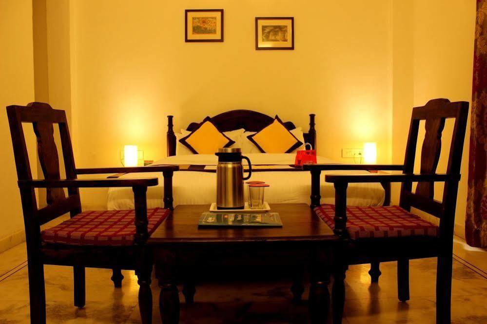 Oyo 1159 Hotel Chandra Prakash Udajpur Zewnętrze zdjęcie